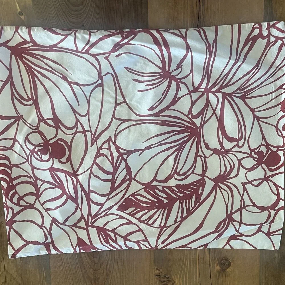Set Of 2 West Elm Whimsical Botanical Standard Pillow Shams Red & White Cotton